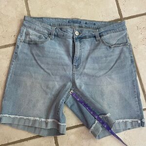 Denim Bermuda shorts 16W from Revery